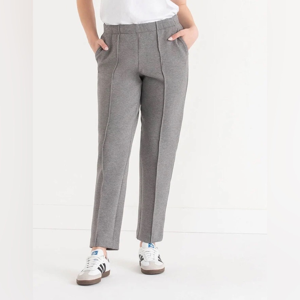 NWT Ricki’s Double Knit Tapered-Leg Ankle Pant